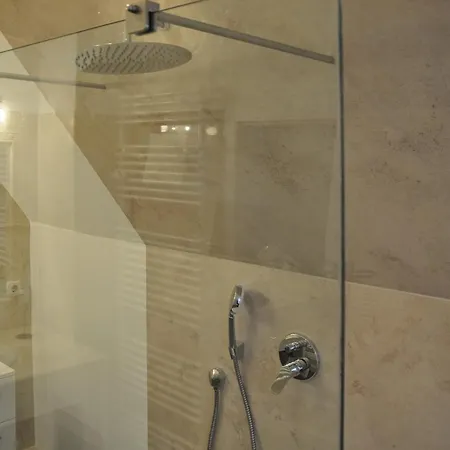 Doberaner Strasse 15 01 *